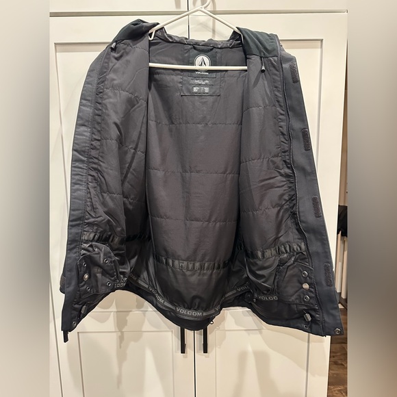 Men’s black U.S. size XS Volcom ski/snowboard jacket. - Picture 4 of 5